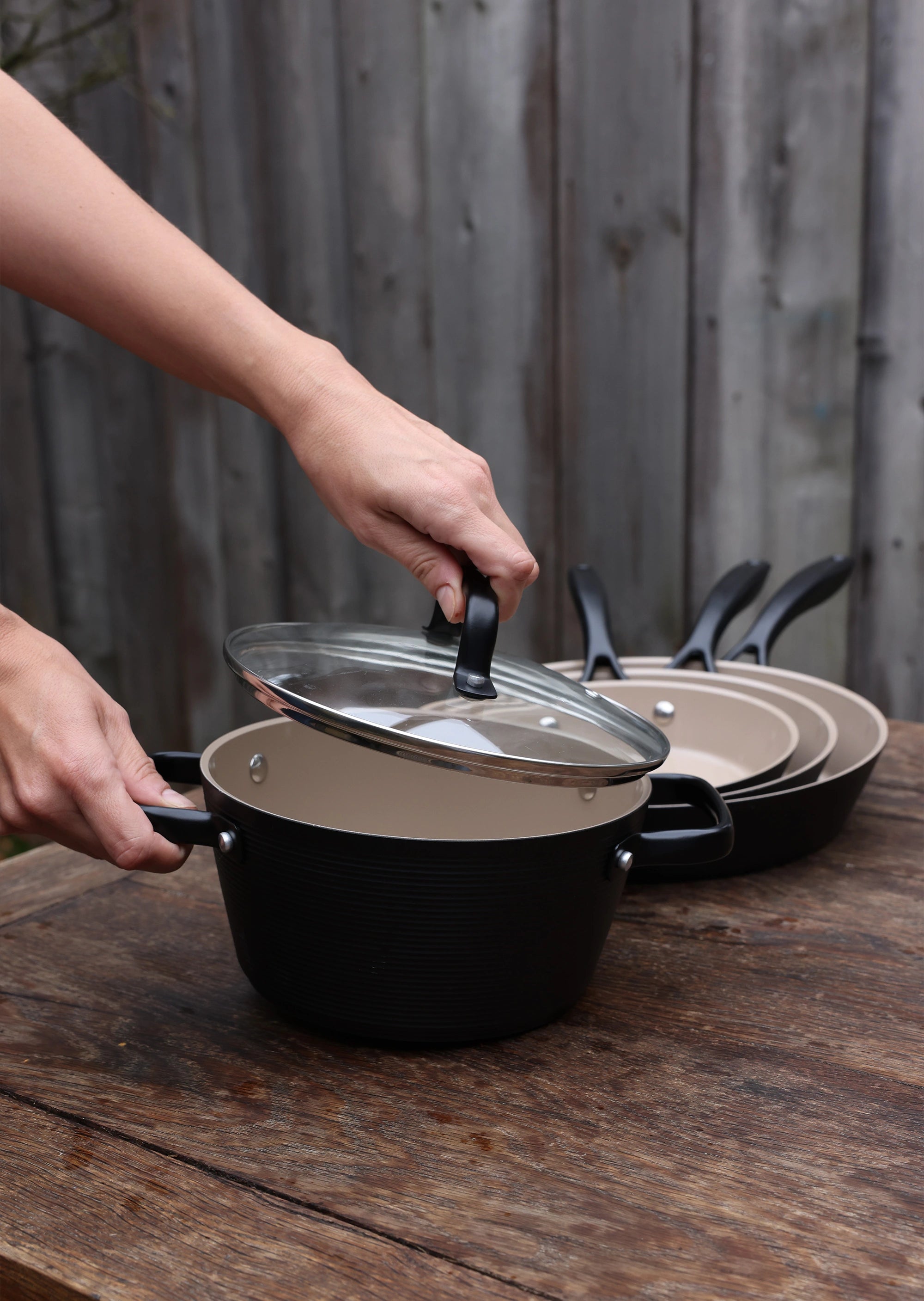Garnek Aluminium Carina Black 20 cm 2,2 l