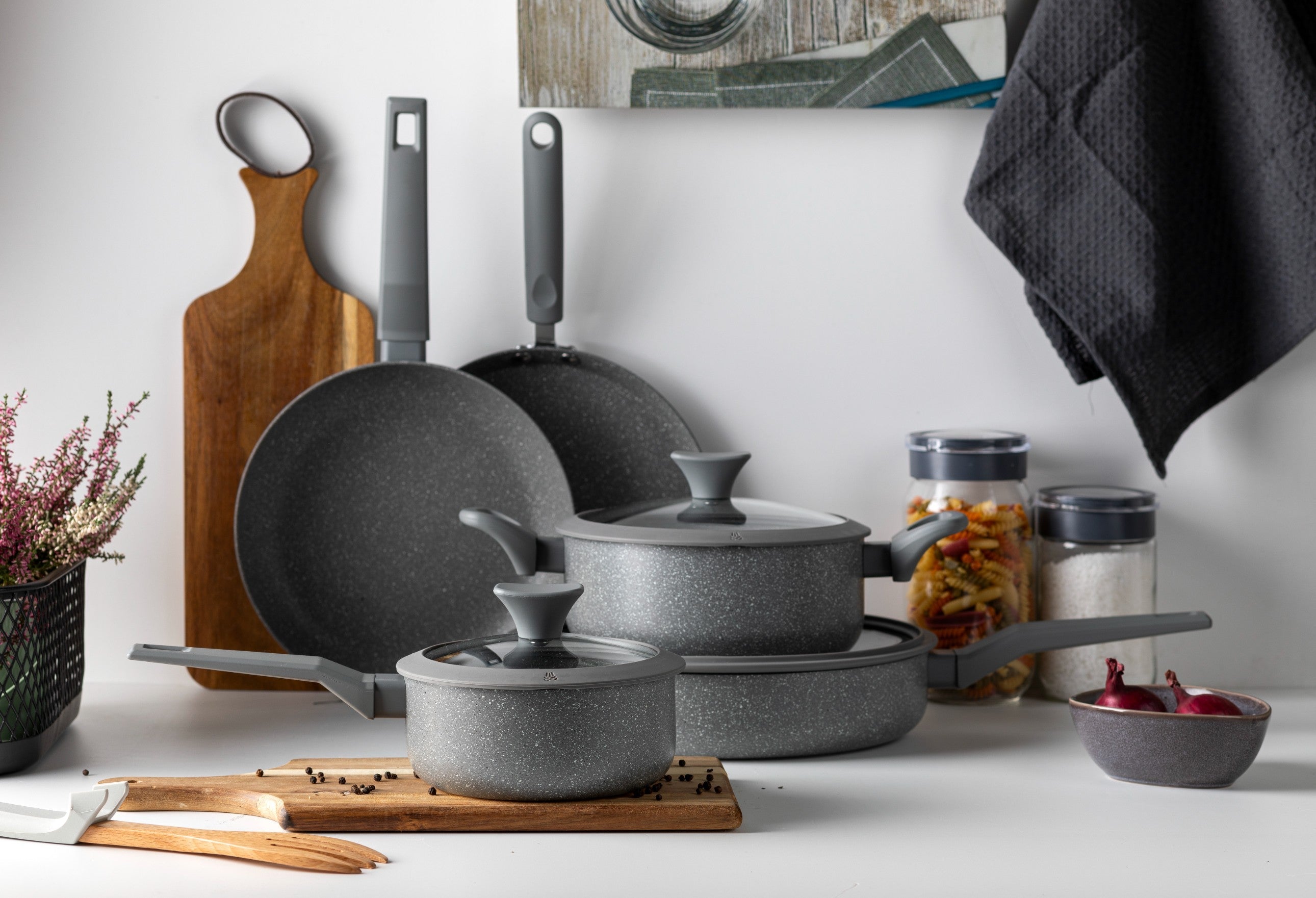 Zestaw 4 elementowy komplet garnków Pierre by Mateusz Gessler szary | aluminum | powłoka Non–Stick| wszystkie typy kuchenek |