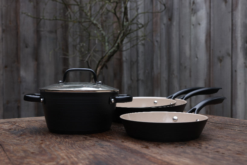 Garnek aluminiowy Carina Black by Mateusz Gessler 28 cm 5,2l