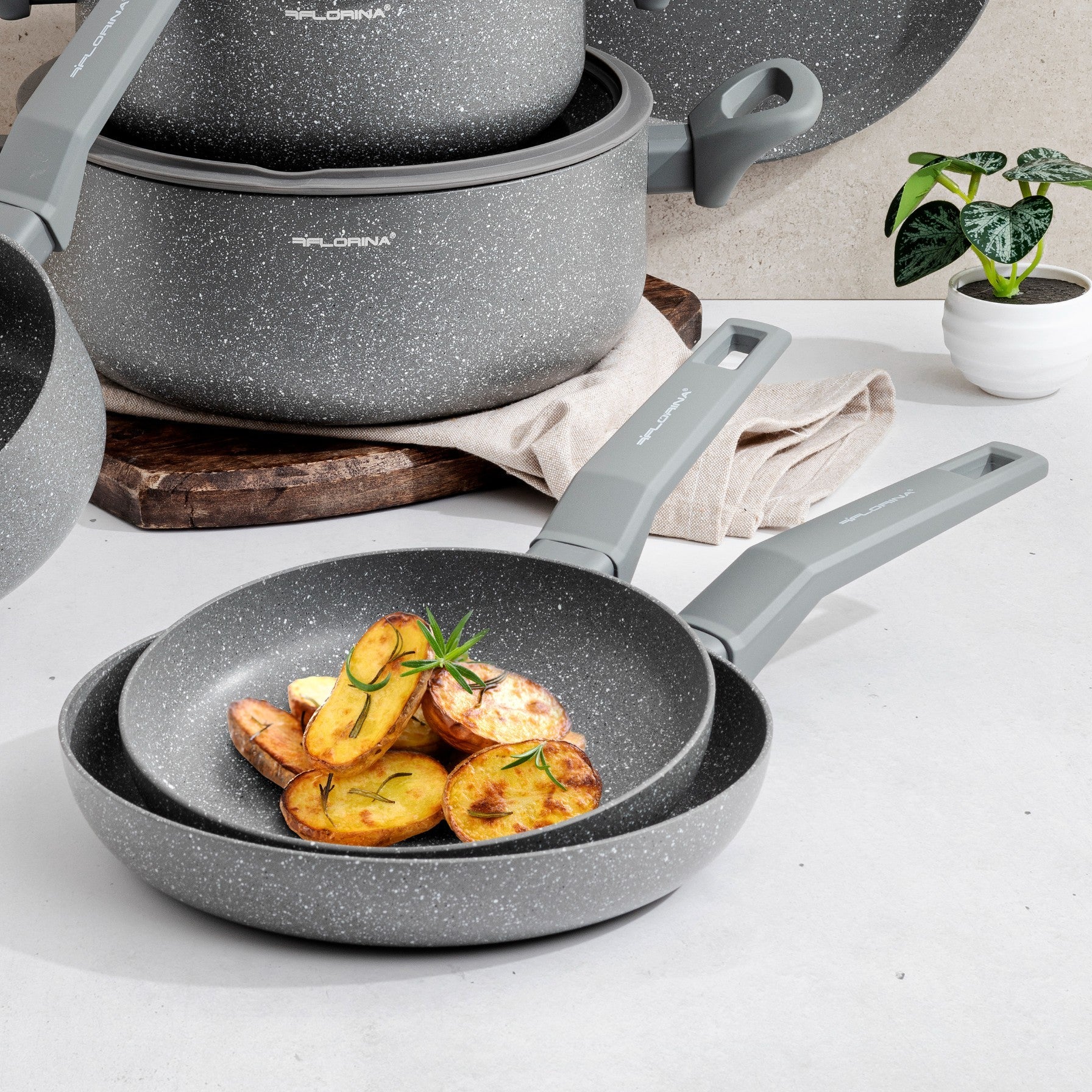 Zestaw 3 elementowy komplet patelni Pierre by Mateusz Gessler szary | aluminum | powłoka Non–Stick| wszystkie typy kuchenek |