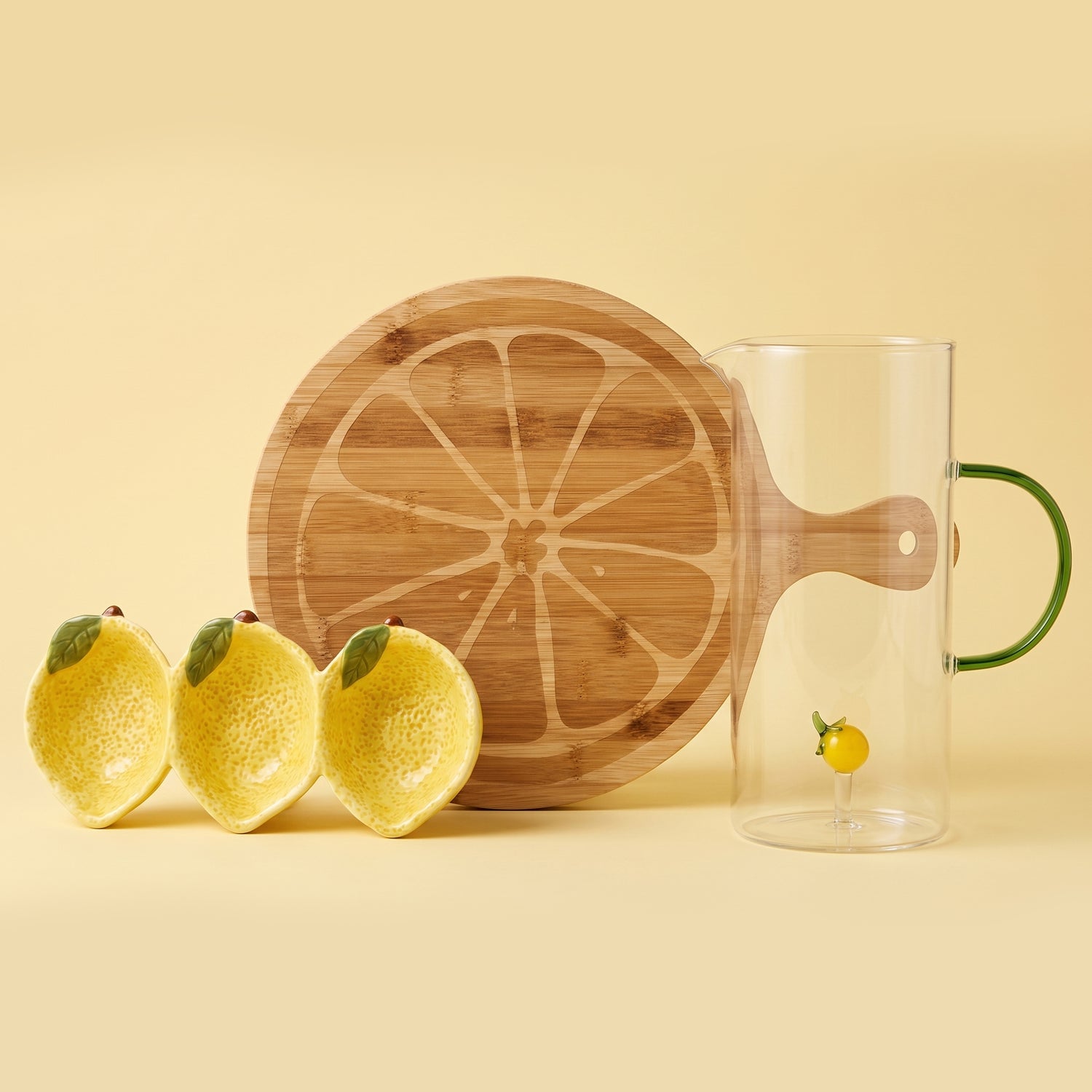 Cytryny na stole! - zestaw deska do serwowania z bambusa Limonetti 40cm + dzbanek szklany Glasio 1,4l + półmisek trójdzielny Limonelle 24,5x11,3 cm