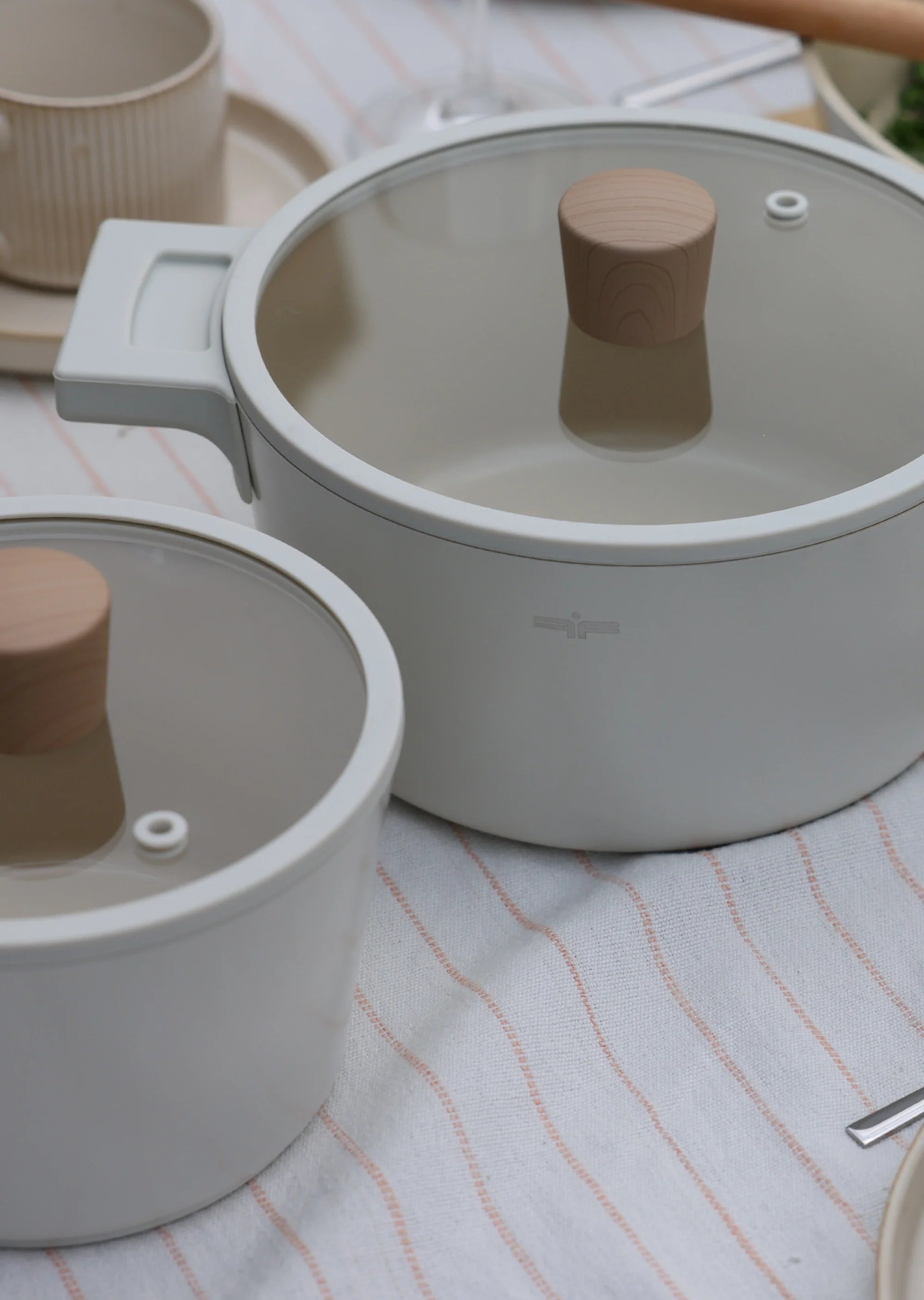 Zestaw 3 elementowy komplet garnków Florina Nube beżowy| aluminum | powłoka ceramiczna| wszystkie typy kuchenek |
