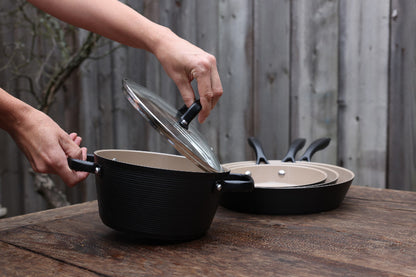 Garnek aluminiowy Carina Black by Mateusz Gessler 20 cm 2,2l