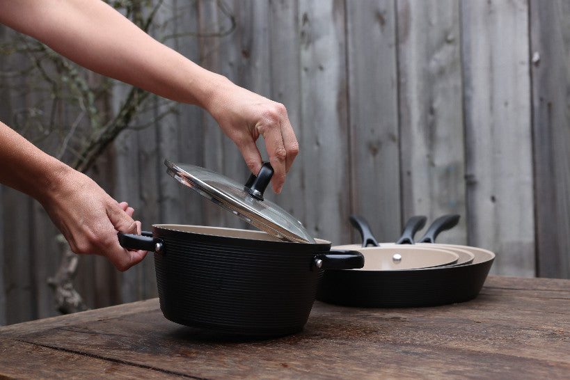 Garnek aluminiowy Carina Black by Mateusz Gessler 28 cm 5,2l